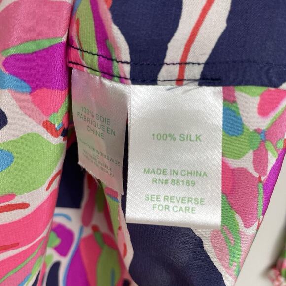 Lilly Pulitzer Elsa Silk Top Size Small Navy In The Vias Floral Tropical Resort - Picture 10 of 11
